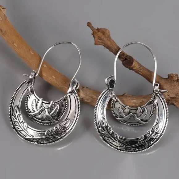 925 Sterling Silver Plated Boho Dove Engraved Hoop Earrings - Picture 3 of 5